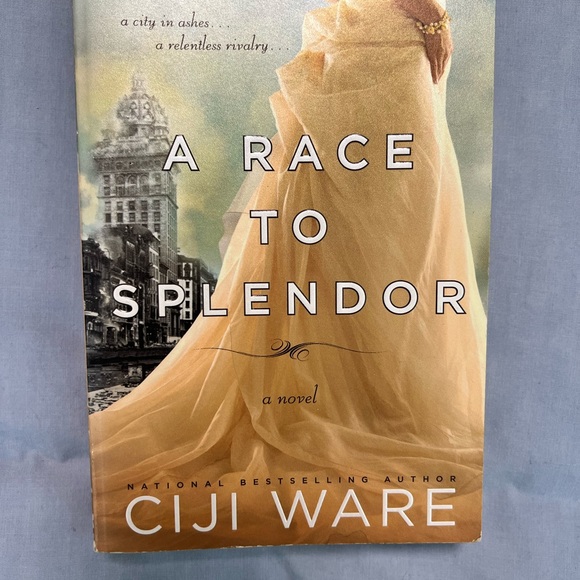 8- Historical fiction and award winner books. 8 book bundle. - Picture 9 of 16